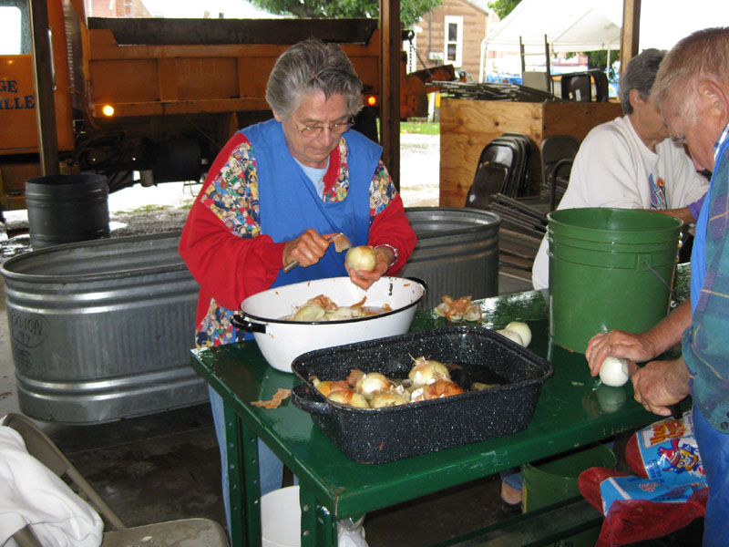 Evelyn Smith, June Nobis and Glen Smith peel onions.